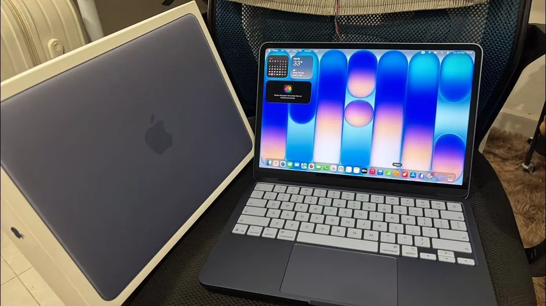 Máy Tính Xách Tay Apple MacBook Neo, 256GB