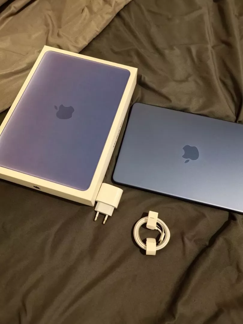 Máy Tính Xách Tay Apple MacBook Neo, 256GB