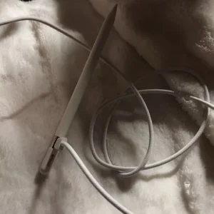 Bút Cảm ứng Apple Pencil (USB-C)