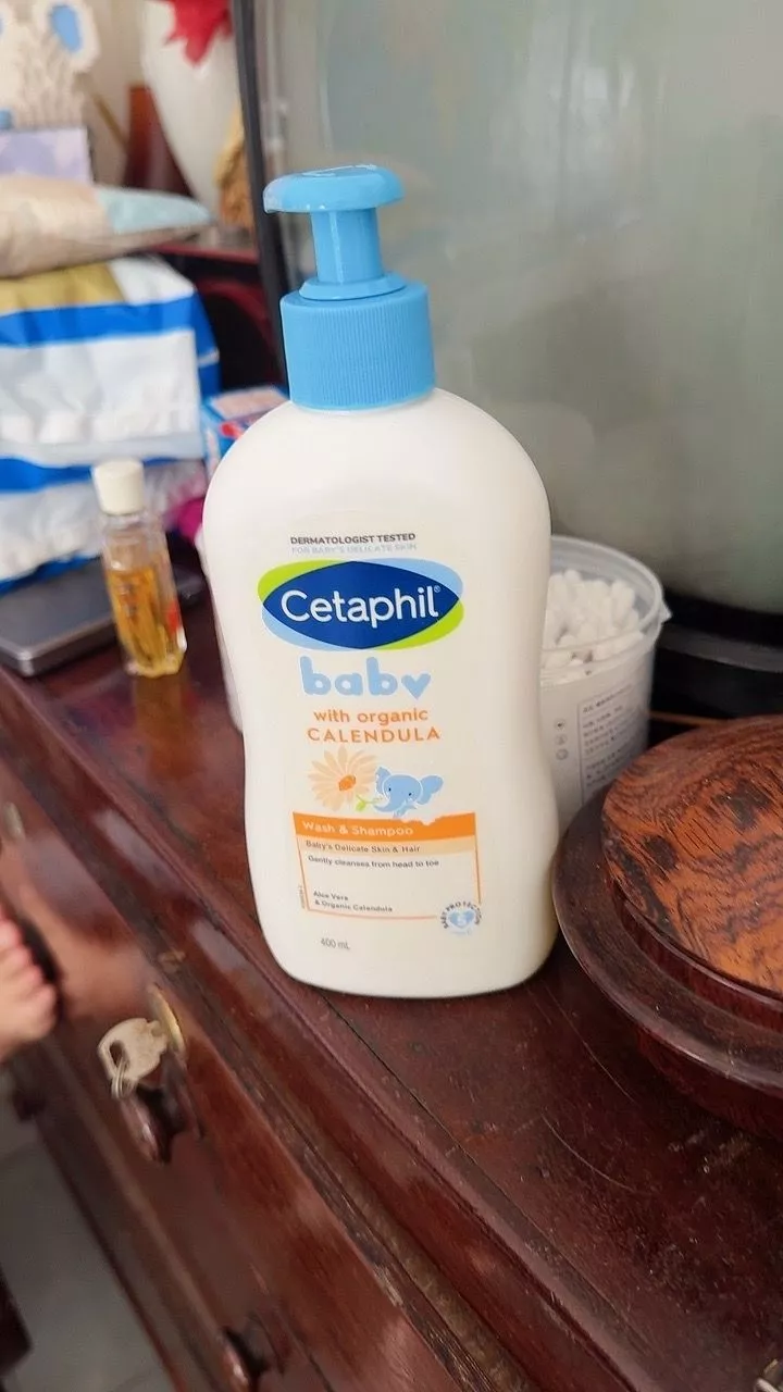 Sữa tắm gội cho bé Cetaphil Baby Wash & Shampoo 2 In 1 with Organic Calendula 400ml dịu lành cho da nhạy cảm