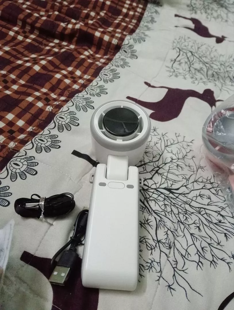 Quạt cầm tích diện cầm tay, , màn hình LED hiển thị 5 tốc độ gió và % pin, , quạt du lịch cầm tay A02