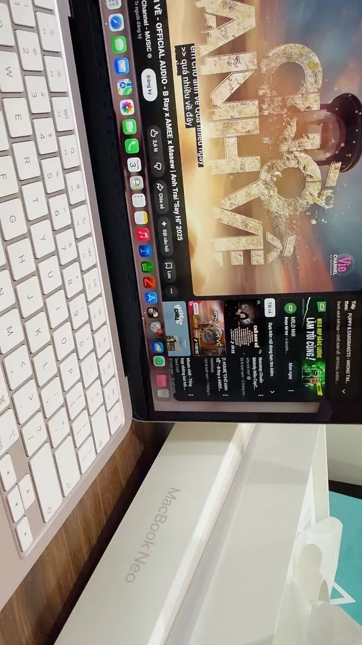 Máy Tính Xách Tay Apple MacBook Neo, 256GB