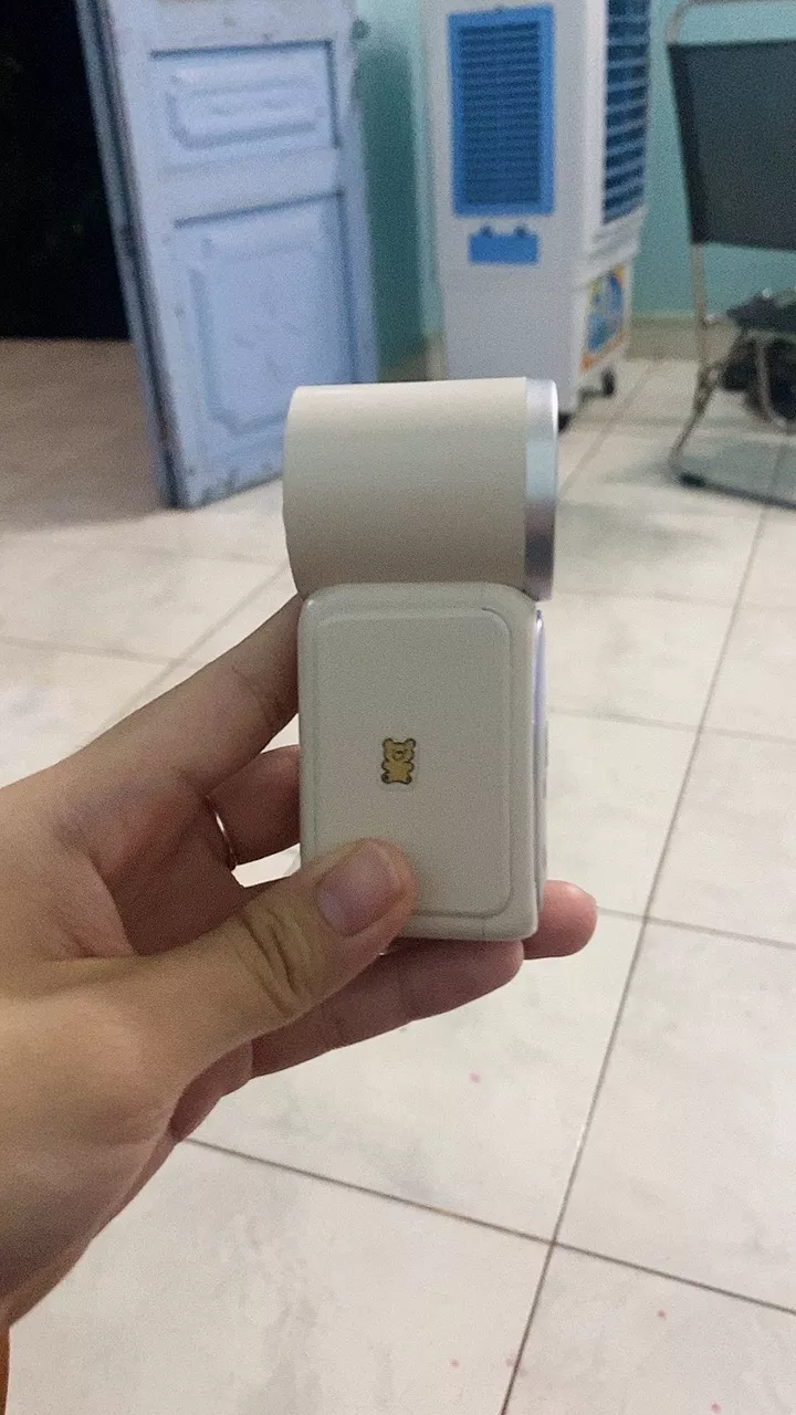 Quạt Mini Cầm Tay 100 Mức Gió – Cao Cấp, Mát Nhanh, Màn Hình LED, Siêu Nhỏ Gọn 9cm