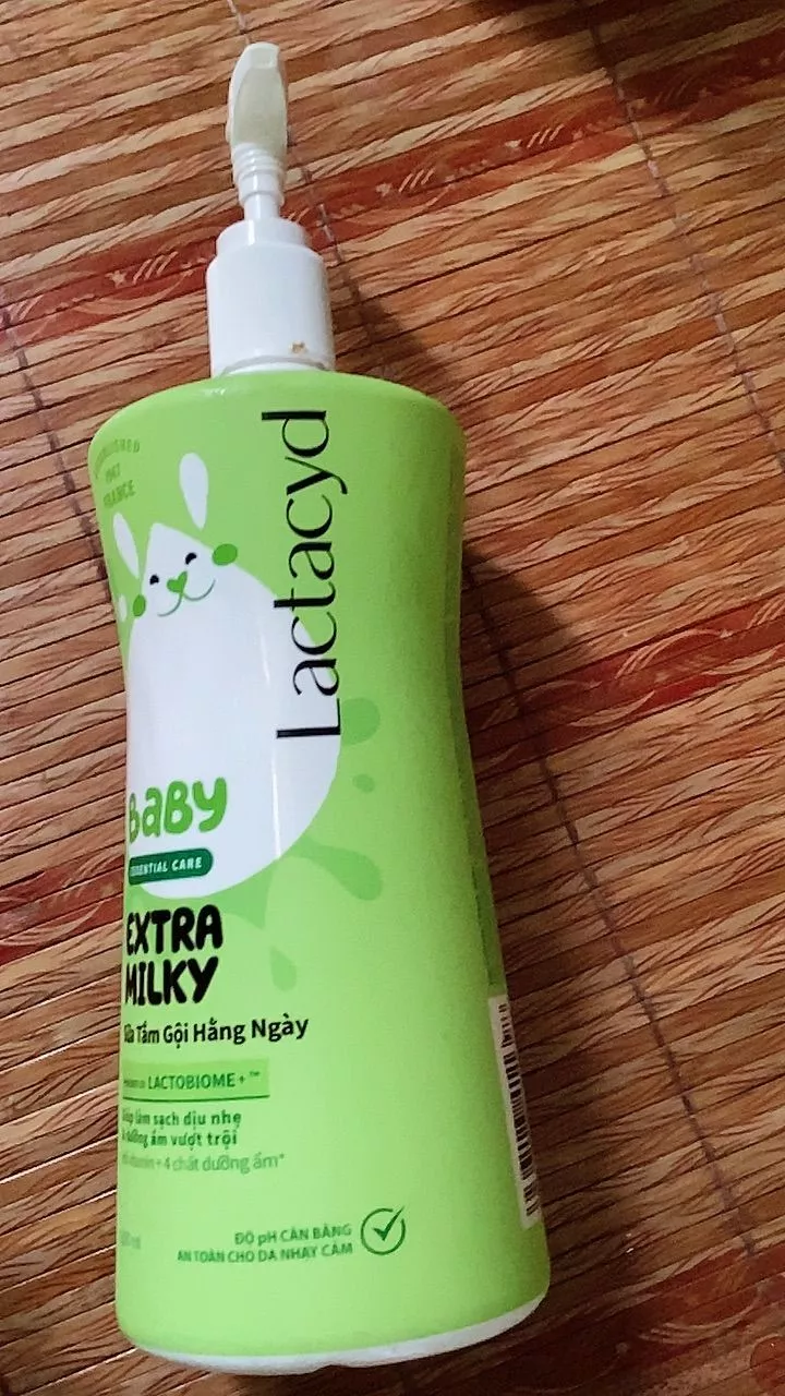 Sữa Tắm Gội Trẻ Em Lactacyd Baby Extra Milky Làm Sạch Dịu Nhẹ và Dưỡng Ẩm Vượt Trội Size Jumbo 800ml