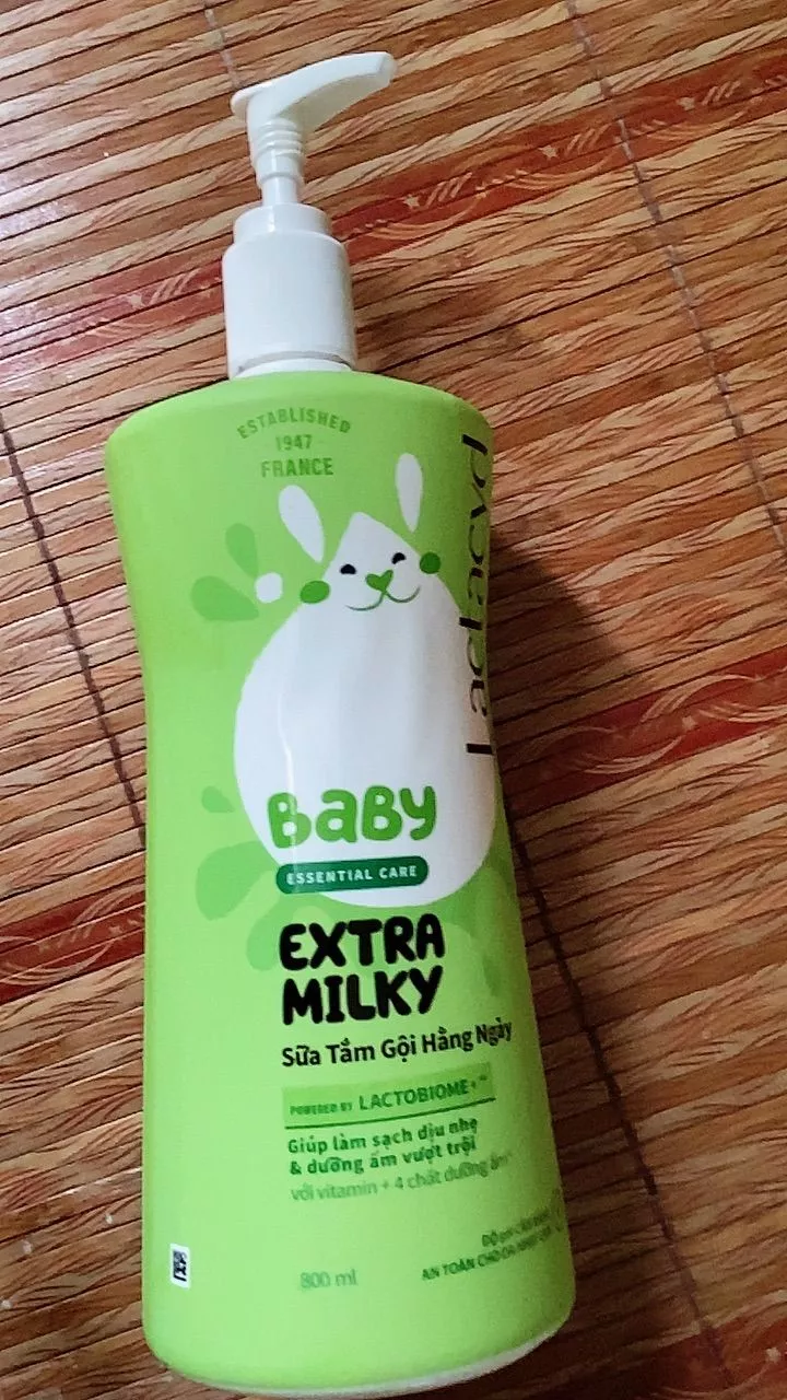 Sữa Tắm Gội Trẻ Em Lactacyd Baby Extra Milky Làm Sạch Dịu Nhẹ và Dưỡng Ẩm Vượt Trội Size Jumbo 800ml