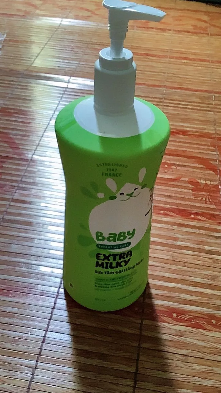 Sữa Tắm Gội Trẻ Em Lactacyd Baby Extra Milky Làm Sạch Dịu Nhẹ và Dưỡng Ẩm Vượt Trội Size Jumbo 800ml