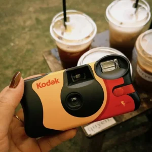 [Date 02/2028] Máy chụp ảnh 1 lần Kodak Funsaver 800 có sẳn trong máy 1 cuộn film Kodak 800 và tích hợp sẳn flash