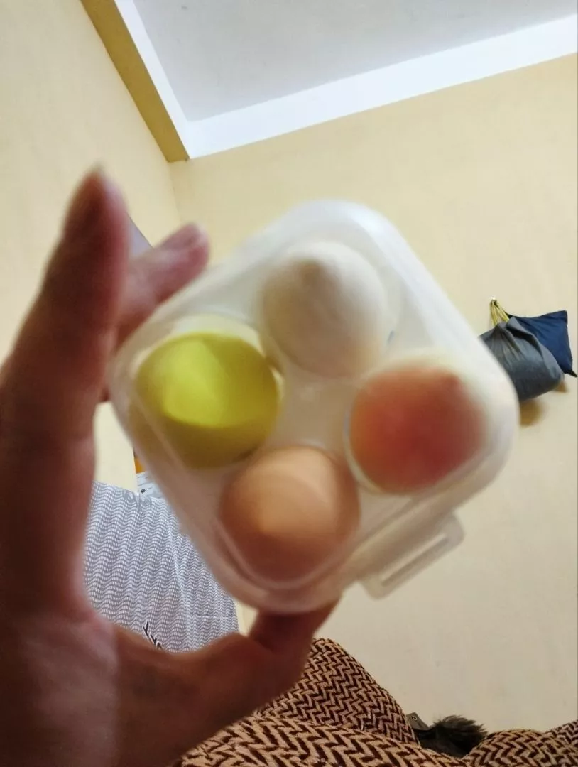 Hộp 4 mút trang điểm, đánh kem nền, phấn phủ sử dụng được dạng khô, ướt