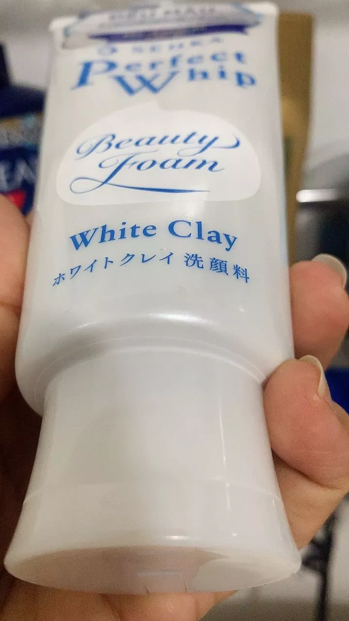 Sữa rửa mặt Senka Perfect White Clay 120g tẩy tế bào chết dưỡng trắng sáng ẩm mịn đều màu da