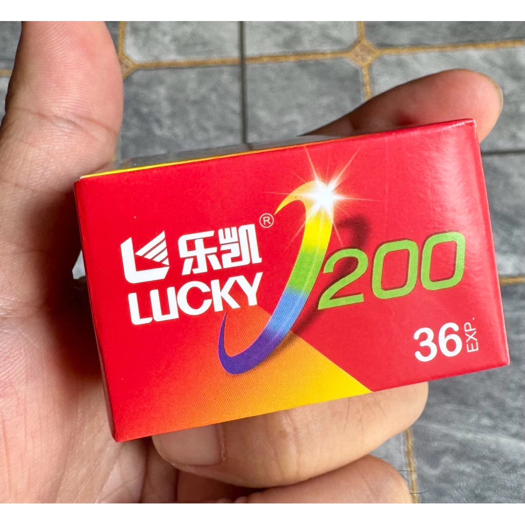 Film chụp ảnh Lucky 200 36exp date 03/2028 film 35mm tráng C41